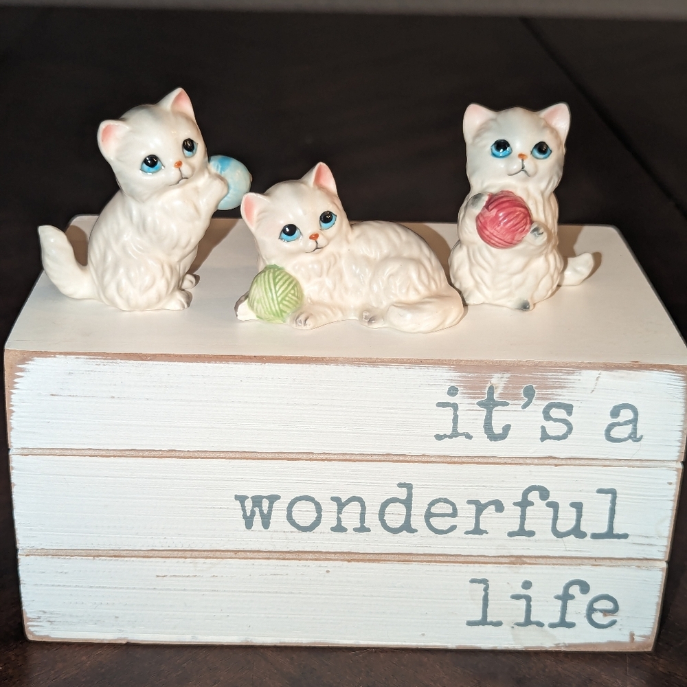 Vintage Beautiful Trio White Cats with Blue Eyes & Balls of Yarn Made In Japan